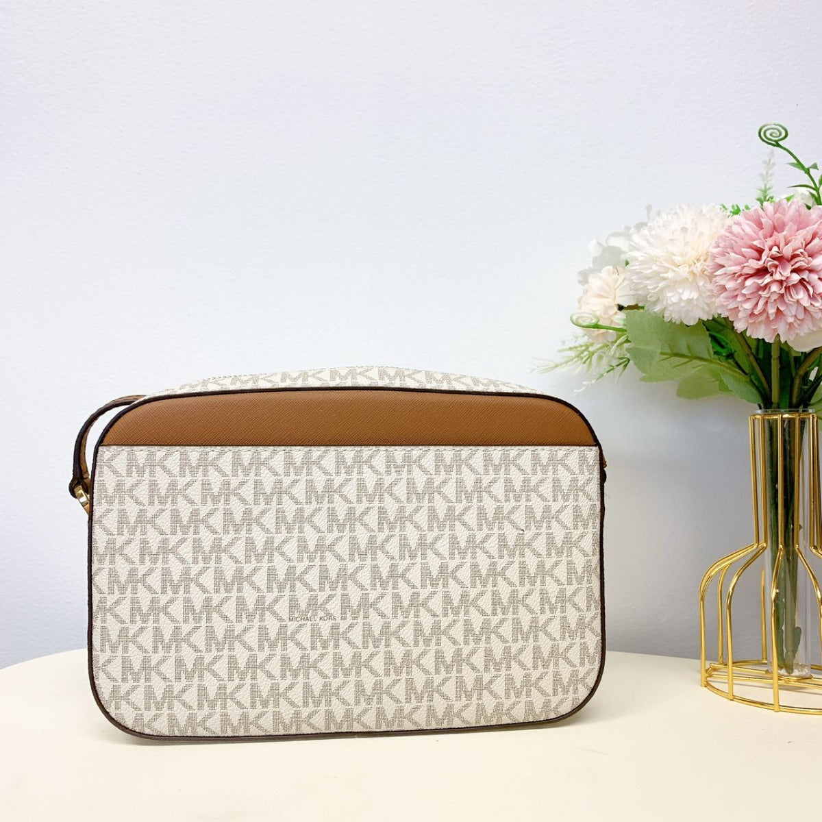 MICHAEL KORS 35S1GTTC9B Jet Set Large Logo Crossbody Bag In Vanilla MICHAEL KORS 35S1GTTC9B Jet Set Large Logo Crossbody Bag In Vanilla